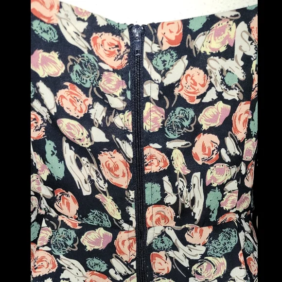 💚 FOREVER 21 Plus Lined Floral Dress; size XL
Wear it by layering! - Picture 5 of 8